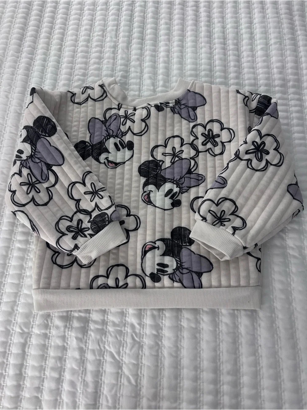 Disney Cream Minnie Mouse Floral Quilted Pajama Set. Size 4T